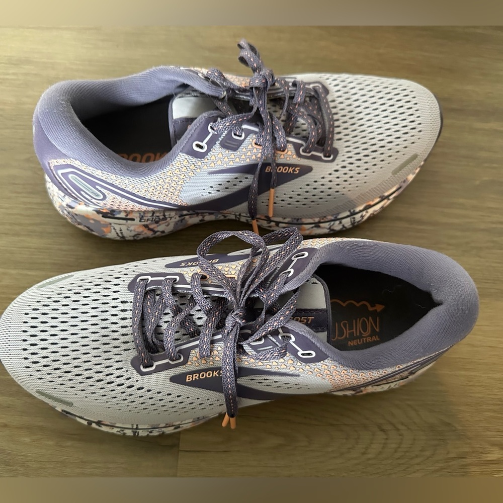 Brooks Women’s Ghost 14 1203561B490 purple running shoes sneakers Sz 8